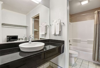 Deluxe Room, 1 King Bed, Non Smoking, Hot Tub