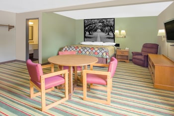 Studio Suite, 1 King Bed, Non Smoking