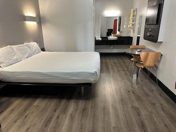 Standard Room, 1 King Bed, Non Smoking