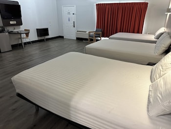 Standard Room, Multiple Beds, Non Smoking