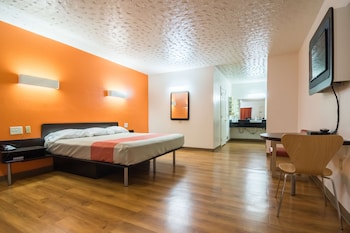 Standard Room, 1 King Bed, Mobility Accessible, Non Smoking