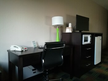 Suite, Multiple Beds, Non Smoking (2 Double and 1 Queen)