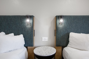 Room, 2 Queen Beds, Mobility Accessible, Non Smoking (Hearing, Roll-in Shower)