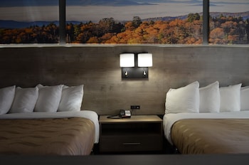 Suite, 2 Queen Beds, Non Smoking