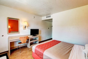 Deluxe Suite, 1 Queen Bed, Non Smoking, Refrigerator & Microwave