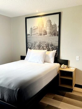 Standard Room, 1 Queen Bed, Accessible, Non Smoking (Mobility Accessible)