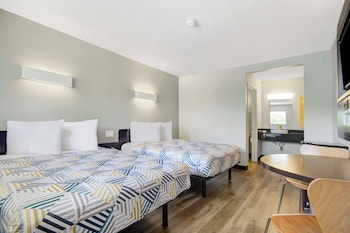 Deluxe Room, 2 Double Beds, Non Smoking, Refrigerator