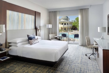 Superior Room, 1 King Bed, Pool View