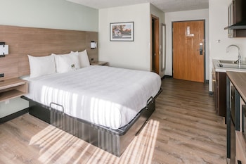 Deluxe Room, 1 King Bed, Kitchenette, Ground Floor