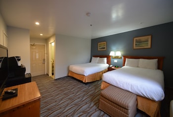 Classic Room, 2 Double Beds, Refrigerator & Microwave