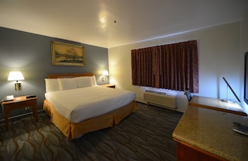 Deluxe Room, 1 King Bed, Refrigerator & Microwave