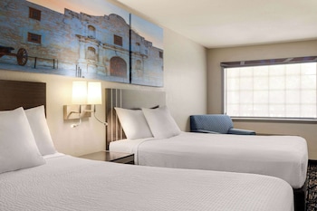 Standard Room, 2 Queen Beds, Non- Smoking