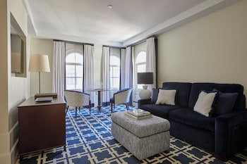 Deluxe Suite, 1 King Bed