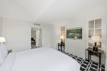 Deluxe Suite, 1 King Bed