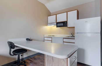 Deluxe Studio, 1 Queen Bed with Sofa bed, Non Smoking