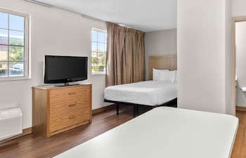 Deluxe Studio, 1 Queen Bed with Sofa bed, Accessible, Non Smoking