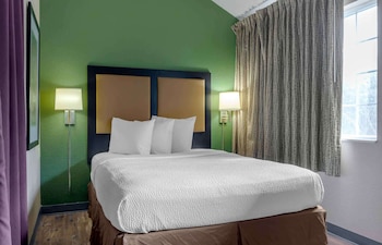 Deluxe Studio, 1 Queen Bed with Sofa bed, Accessible, Non Smoking
