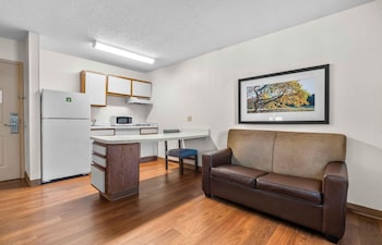 Deluxe Studio, 1 Queen Bed with Sofa bed, Accessible, Non Smoking
