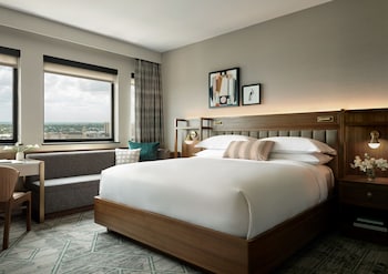 Classic Room, 1 King Bed, Club Lounge Access