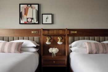 Suite (Club Lounge Access)