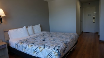 Deluxe Room, 2 Queen Beds, Non Smoking, Refrigerator