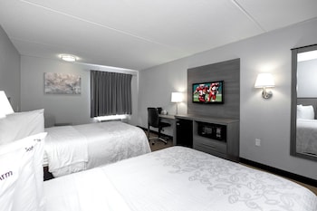 Deluxe Room, 2 Double Beds (Smoke Free)