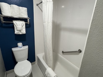 Deluxe Room, 1 King Bed, Non Smoking (Deluxe Executive Room)