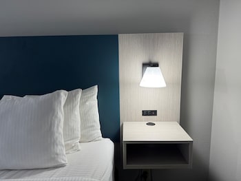 Deluxe Room, 1 King Bed, Non Smoking (Deluxe Executive Room)