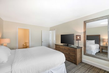 Suite, 1 King Bed, Non Smoking, Refrigerator & Microwave