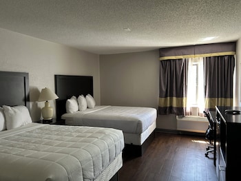 Queen Room with Two Queen Beds - Non Smoking