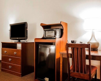 Standard Room, 2 Queen Beds, Non Smoking
