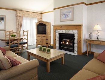 2 Bedroom Villa Four Queen Beds with Sofa Pullout