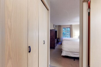 Room (Studio)