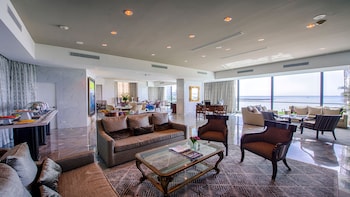 Premium Room, 2 Queen Beds, Club Lounge Access (High Floor)