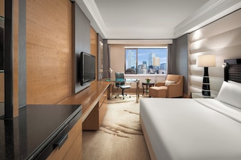 1 King Premium Lounge Access