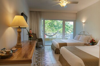 Superior Room, 2 Double Beds, Garden View