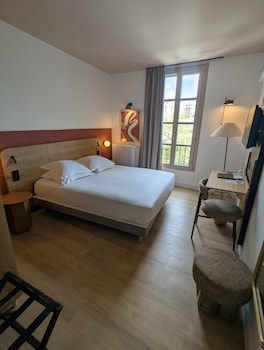 Comfort Room, 1 King Bed, Non Smoking, Garden View