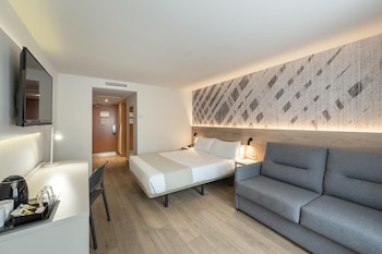 Family Room (2 adults + 2 children)