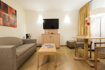 Suite, 1 King Bed, Smoking