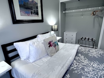 Two-Bedroom Apartment 112, No air conditioning