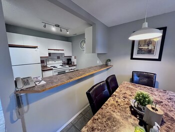 Three-Bedroom Apartment 106, No air conditioning