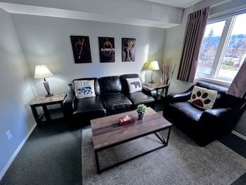 Three-Bedroom Apartment 106, No air conditioning