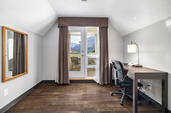 Deluxe King Suite