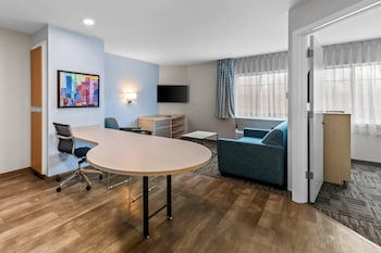 Studio Suite, 1 Queen Bed with Sofa bed, Accessible, Non Smoking (Roll-In Shower)
