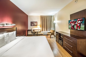 Superior Room, 1 King Bed, Accessible (Smoke Free)
