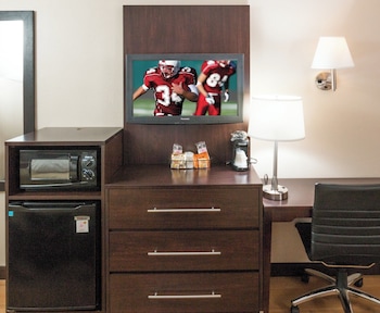 Premium Room, 1 King Bed (Upgraded Bedding & Snack, Smoke Free)