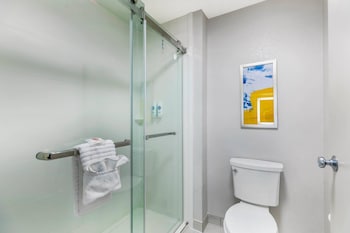 Room, 2 Queen Beds, Accessible, Non Smoking