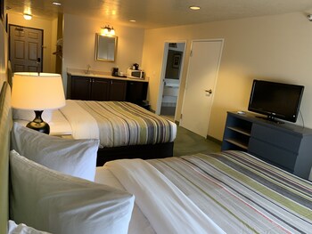 Room, 2 Queen Beds, Non Smoking