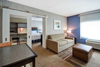 Suite, 2 Queen Beds, Accessible, Bathtub