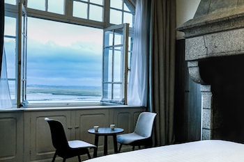 Double Room Historic House Annette Poulard Bay View